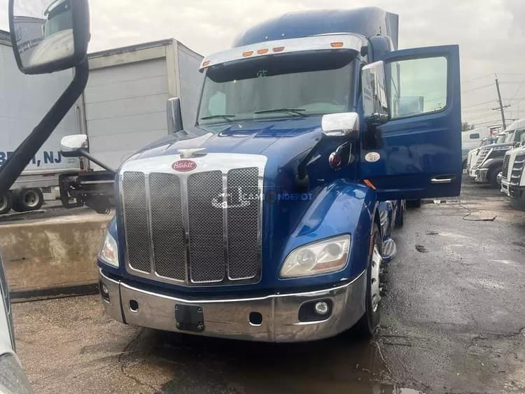 2018 Peterbilt 579 Sleeper Trucks