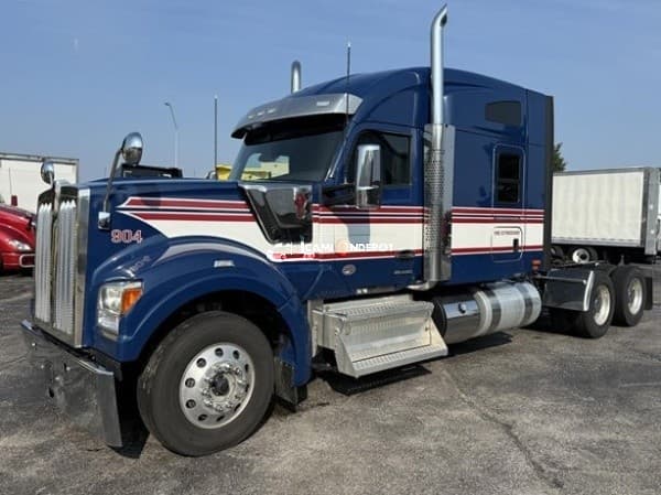 2022 Kenworth W990 Sleeper Trucks