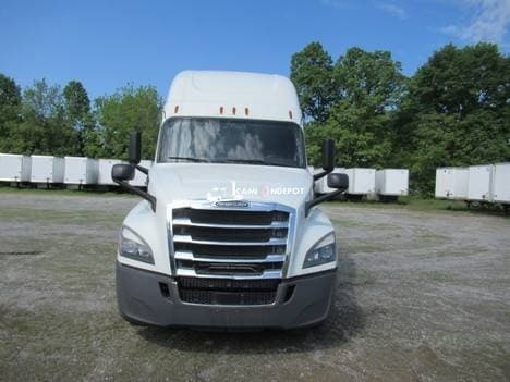2020 Freightliner T12664ST Sleeper Trucks