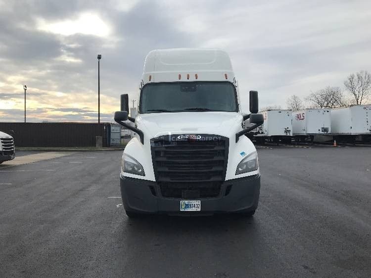 2020 Freightliner T12664ST Sleeper Trucks