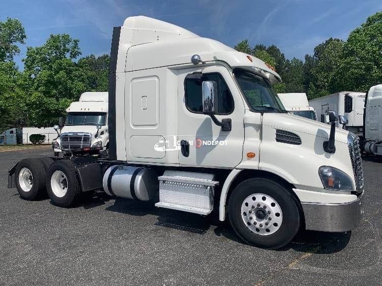 2019 Freightliner Cascadia 11364ST Sleeper Trucks