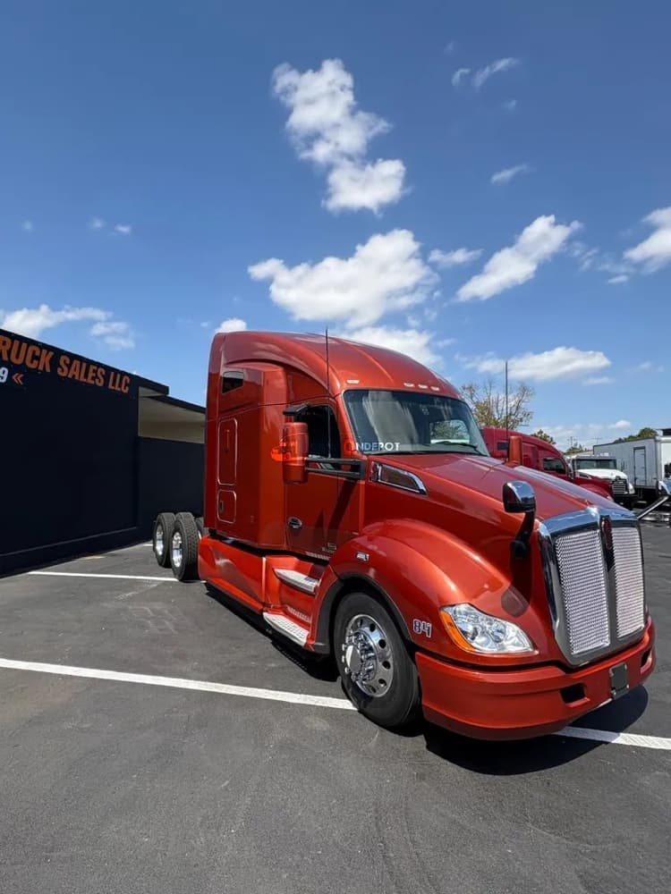 2019 Kenworth T680 Sleeper Trucks
