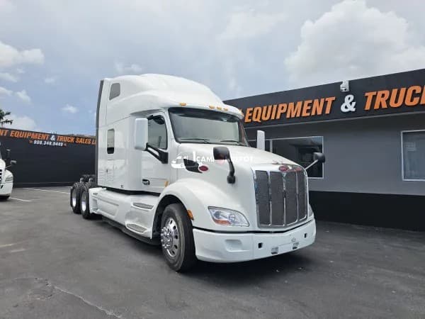 2022 Peterbilt 579 Sleeper Trucks