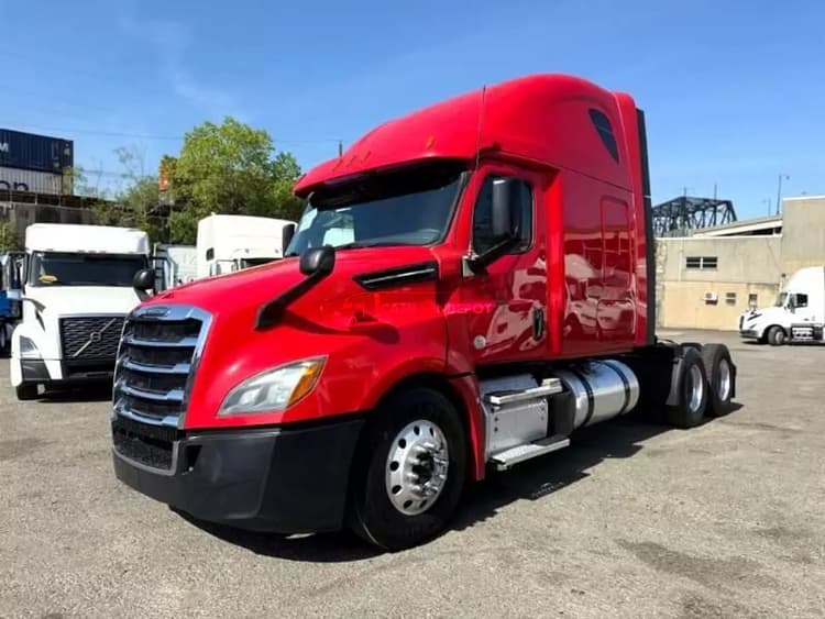 2019 Freightliner CASCADIA Sleeper Trucks