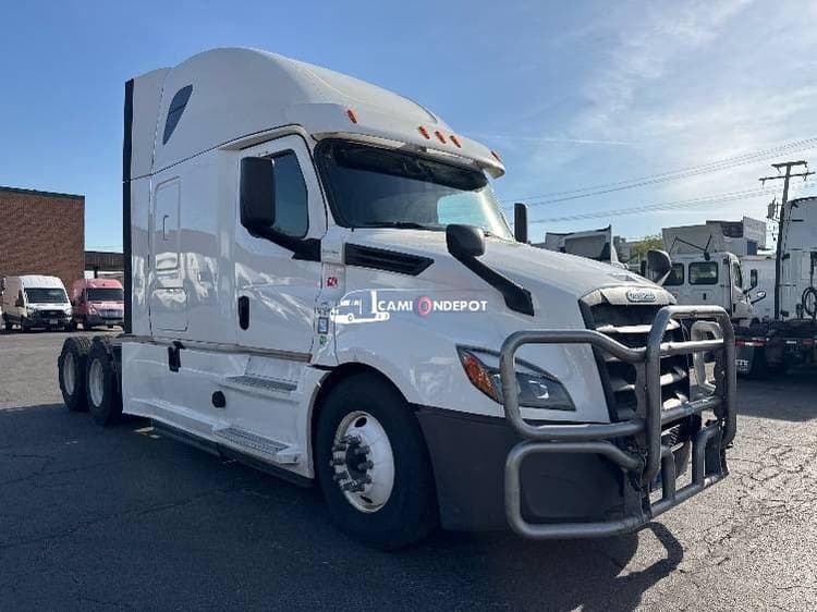 2020 Freightliner T12664ST Sleeper Trucks
