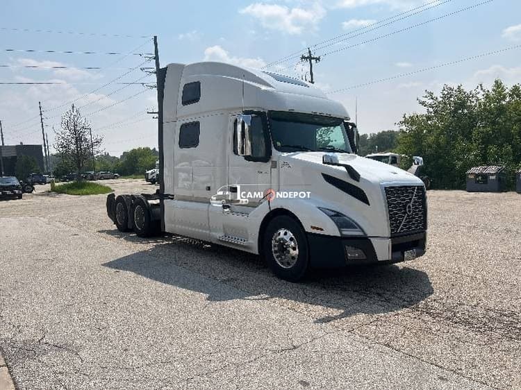 2021 Volvo VNL64860 Sleeper Trucks