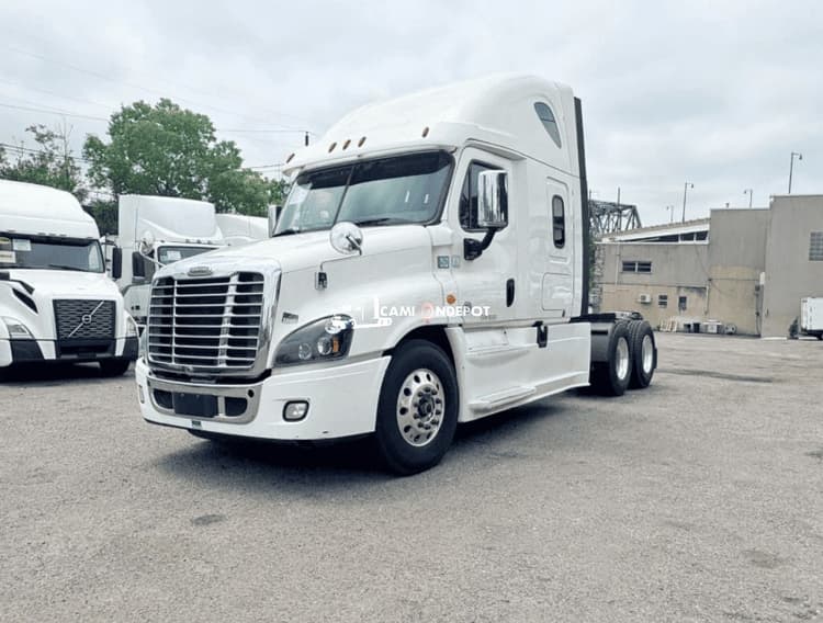 2019 Freightliner CASCADIA Sleeper Trucks