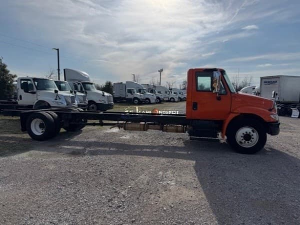 2017 International DURASTAR 4300 Cab & Chassis Trucks