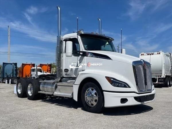 2025 Kenworth T680 Day Cab Trucks