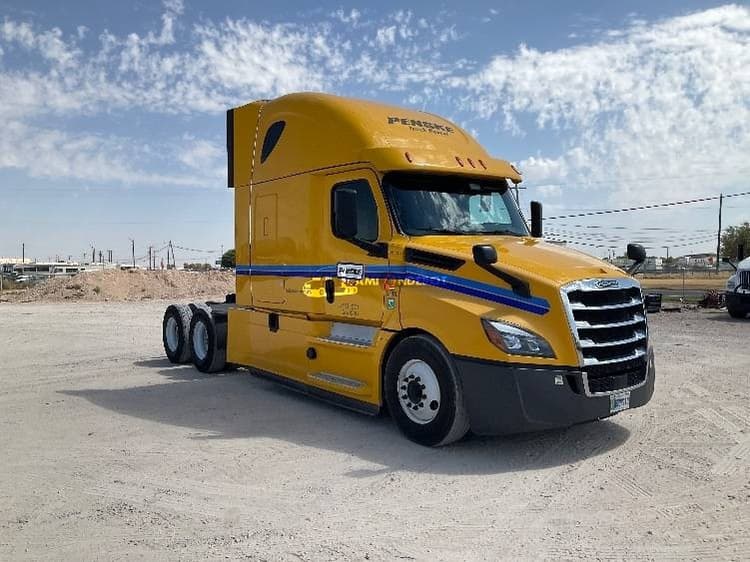 2020 Freightliner T12664ST Sleeper Trucks