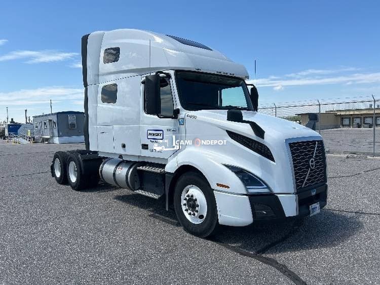 2022 Volvo VNL64760 Sleeper Trucks