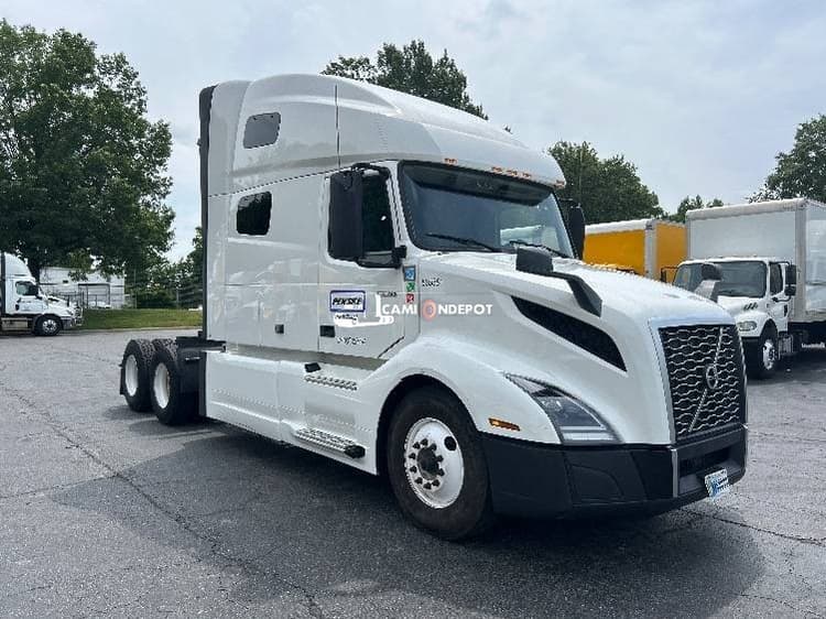 2023 Volvo VNL64760 Sleeper Trucks