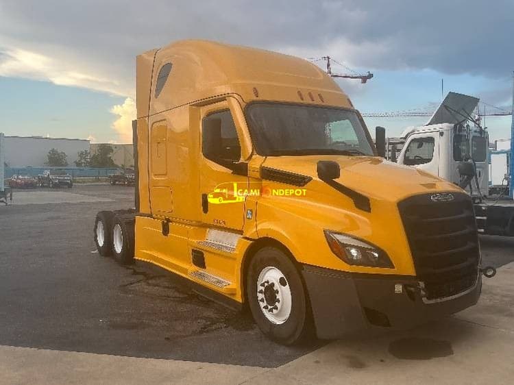 2022 Freightliner T12664ST Sleeper Trucks