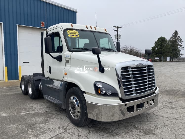 2016 Freightliner CASCADIA Day Cab Trucks