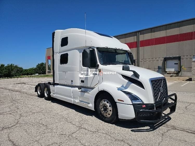 2023 Volvo VNL64860 Sleeper Tractor