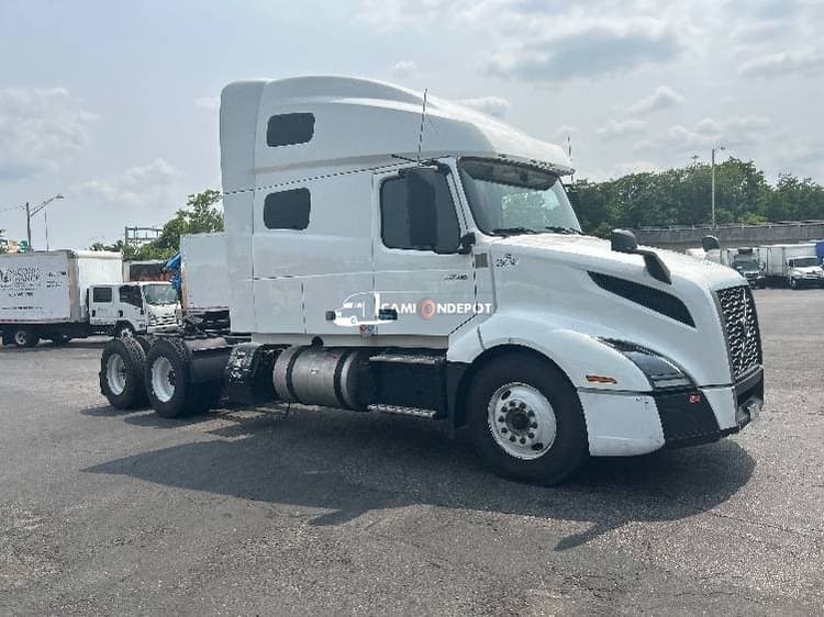 2023 Volvo VNL64760 Sleeper Tractor