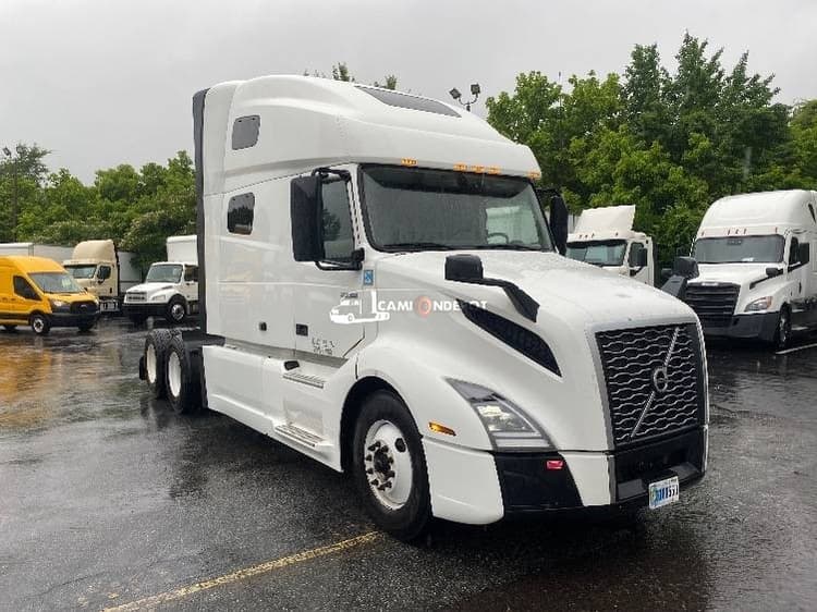 2022 Volvo VNL64760 Sleeper Tractor