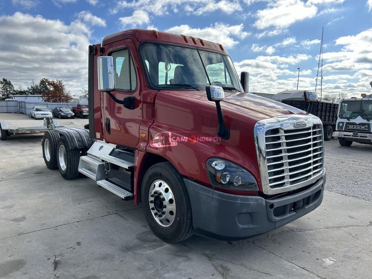 2019 Freightliner CASCADIA Day Cab Trucks