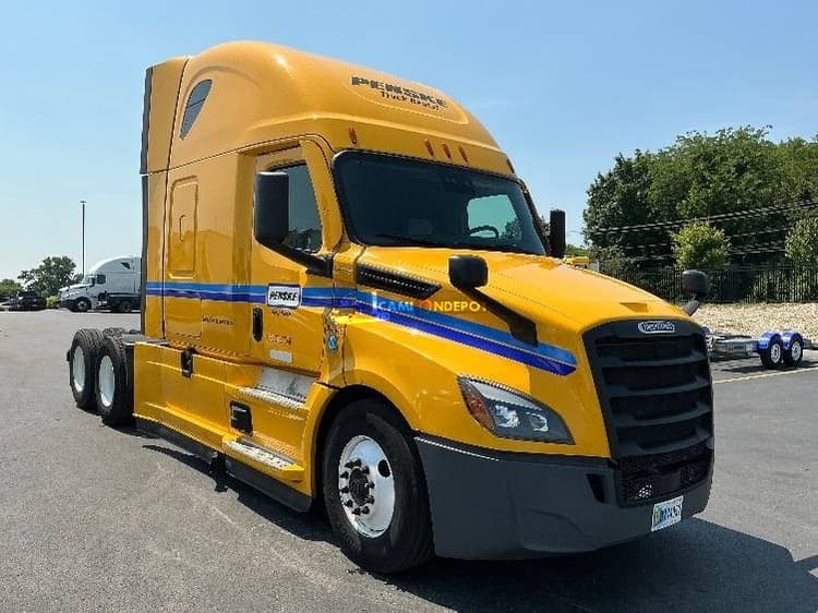 2022 Freightliner T12664ST Sleeper Tractor