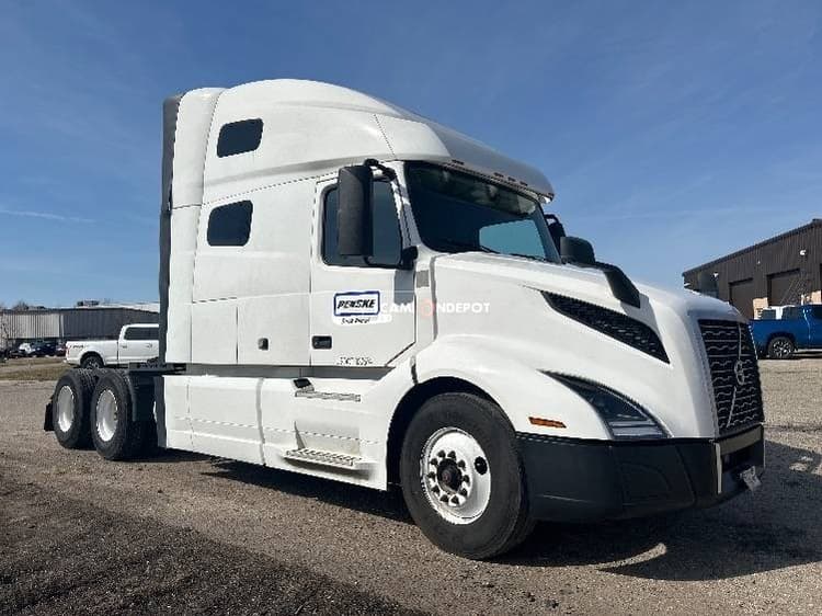 2021 Volvo VNL64760 Sleeper Tractor