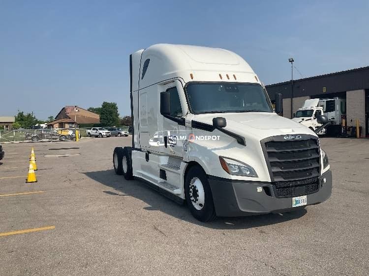 2022 Freightliner T12664ST Sleeper Tractor