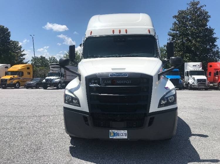 2022 Freightliner T12664ST Sleeper Trucks