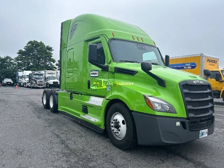 2022 Freightliner T12664ST Sleeper Tractor