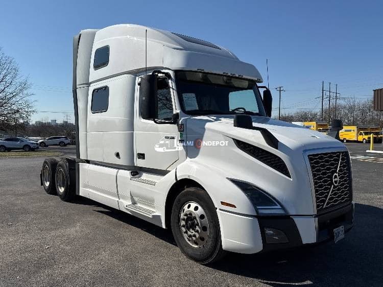 2022 Volvo VNL64860 Sleeper Tractor