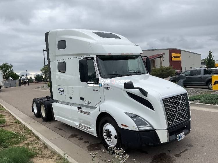 2021 Volvo VNL64760 Sleeper Trucks