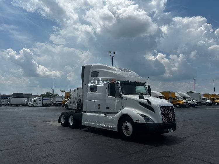 2022 Volvo VNL64760 Sleeper Trucks
