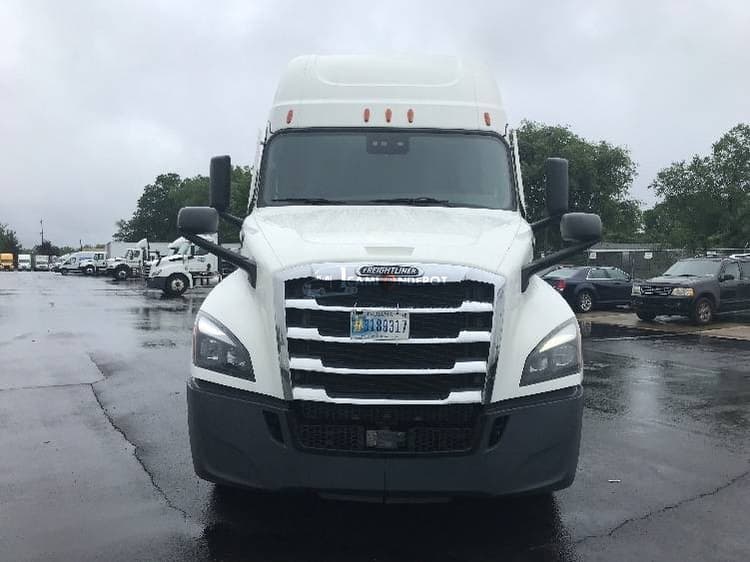 2022 Freightliner T12664ST Sleeper Trucks