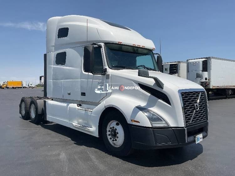 2022 Volvo VNL64760 Sleeper Trucks