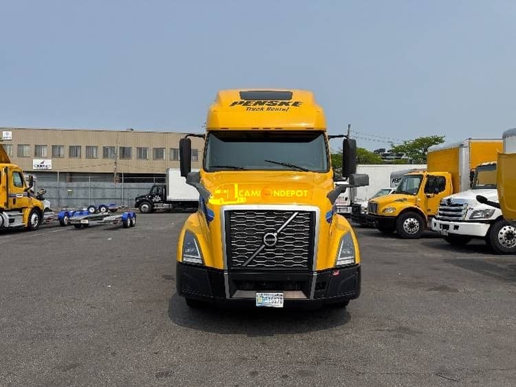 2022 Volvo VNL64760 Sleeper Trucks