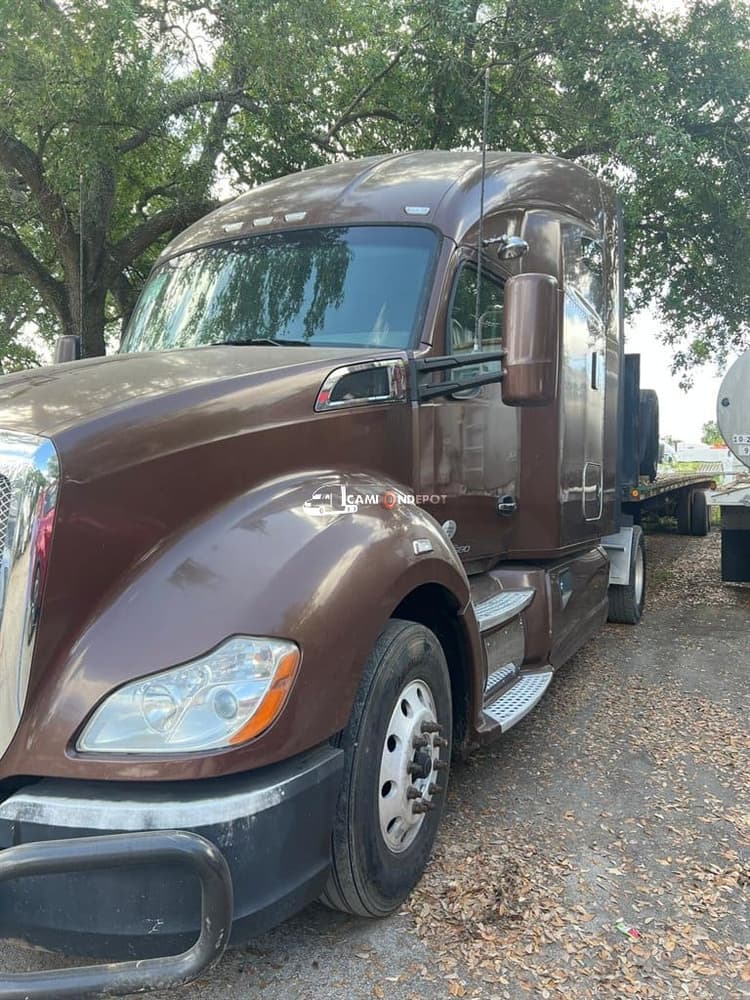 2015 Kenworth T680 Sleeper Trucks