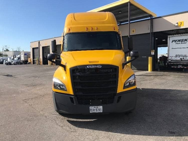 2022 Freightliner T12664ST Sleeper Trucks