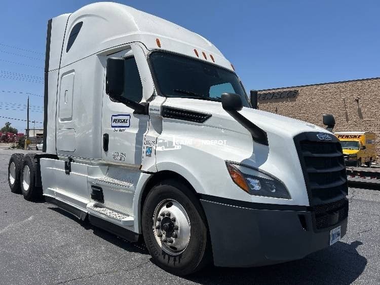 2022 Freightliner T12664ST Sleeper Trucks