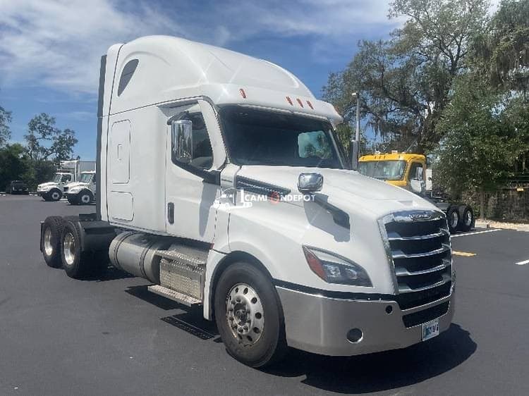 2022 Freightliner T12664ST Sleeper Trucks