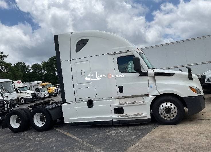 2022 Freightliner T12664ST Sleeper Trucks