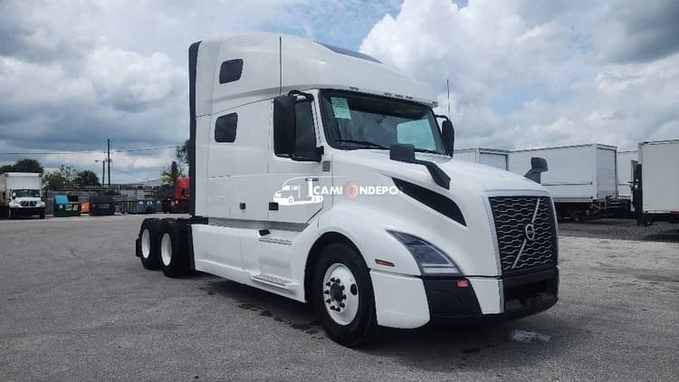 2022 Volvo VNL64760 Sleeper Trucks
