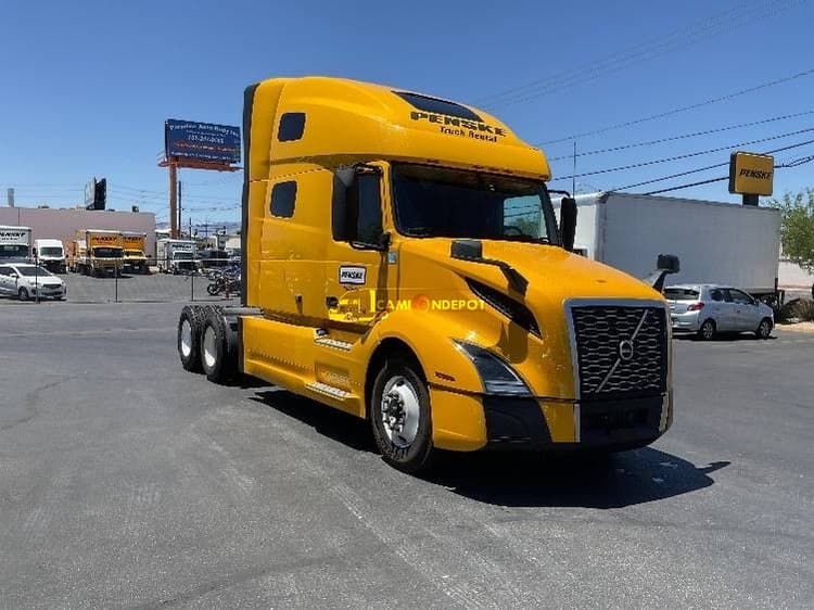 2022 Volvo VNL64760 Sleeper Trucks