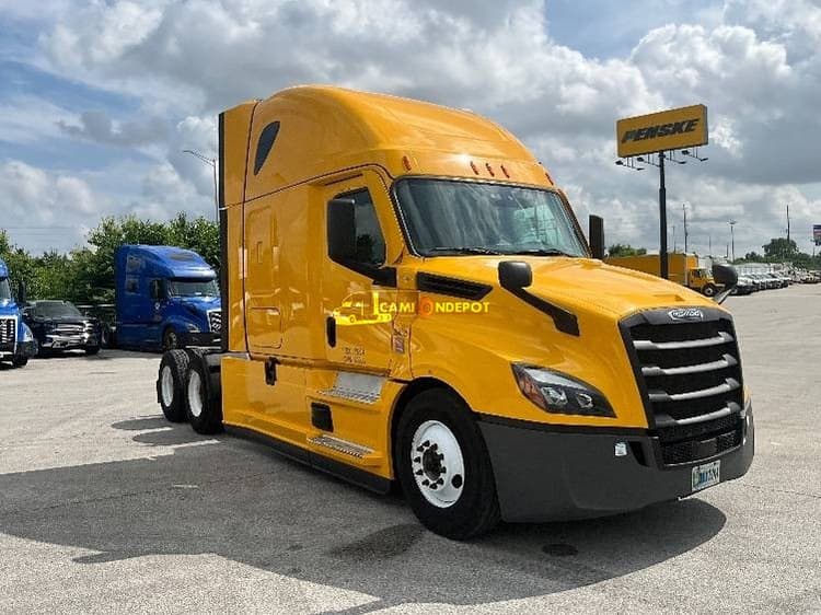 2022 Freightliner T12664ST Sleeper Trucks