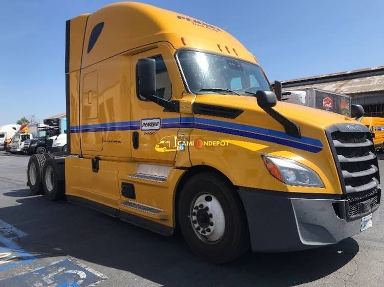 2022 Freightliner T12664ST Sleeper Tractor
