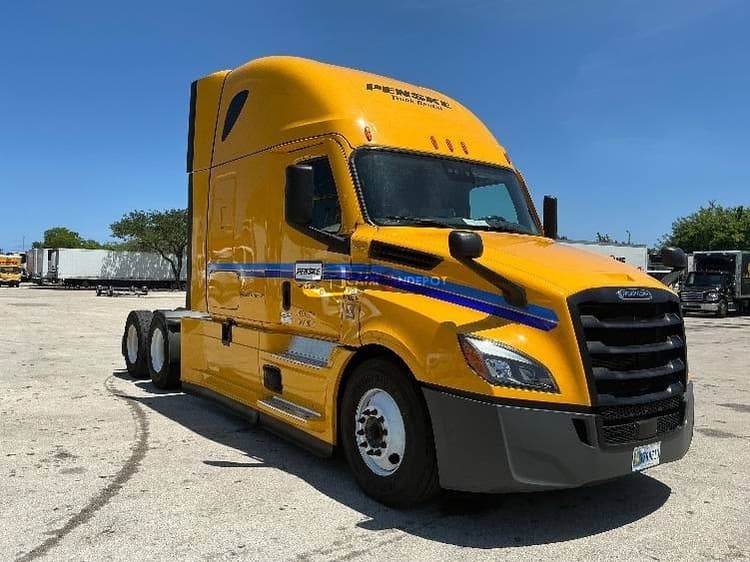 2022 Freightliner T12664ST Sleeper Tractor