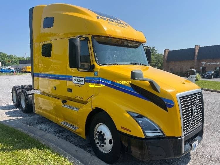 2022 Volvo VNL64760 Sleeper Tractor