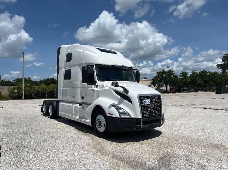 2023 Volvo VNL64860 Sleeper Tractor
