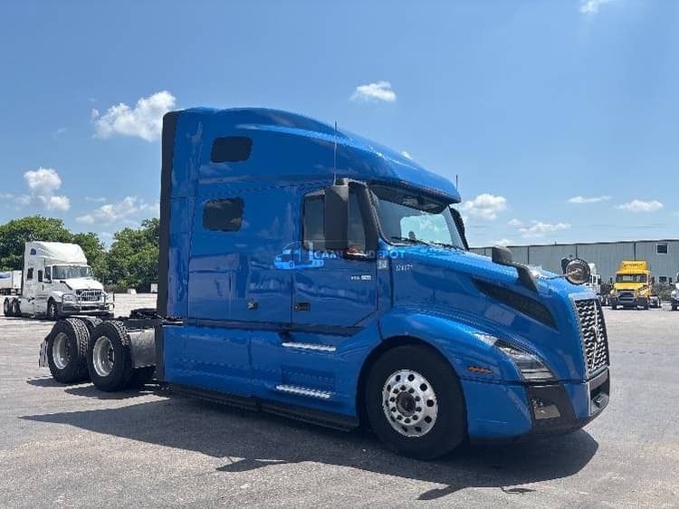 2021 Volvo VNL64760 Sleeper Tractor