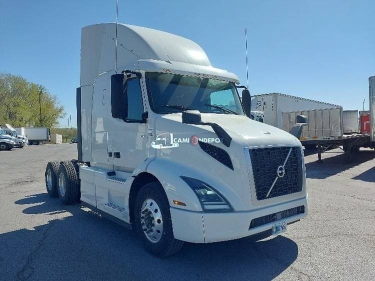 2020 Volvo VNR64400 Sleeper Trucks