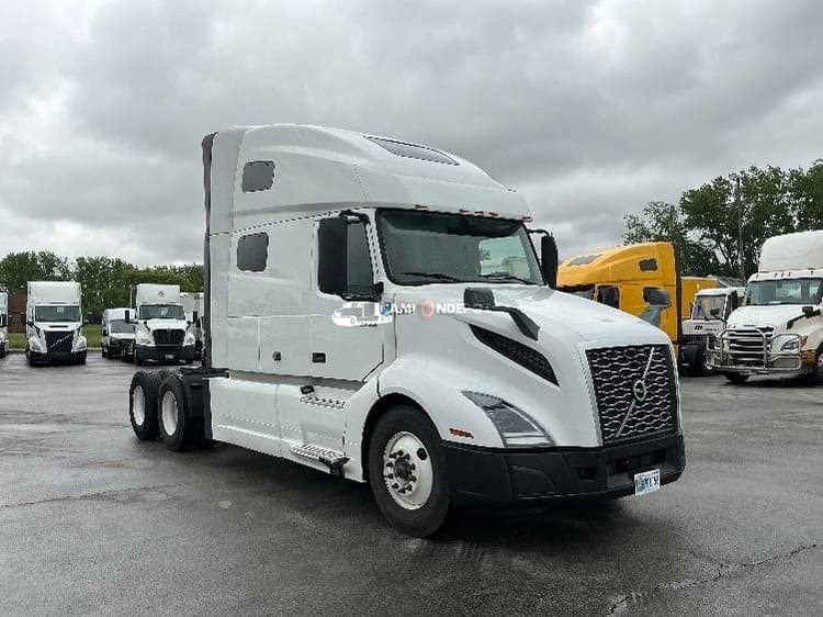 2021 Volvo VNL64760 Sleeper Trucks