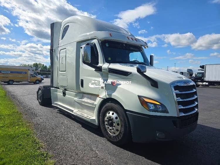 2019 Freightliner T12642ST Sleeper Trucks
