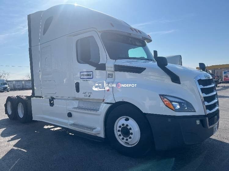 2020 Freightliner T12664ST Sleeper Trucks